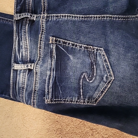 Silver Jeans Size 31/33. Tuesday slim boot. Like new, very lightly used. - Picture 5 of 7